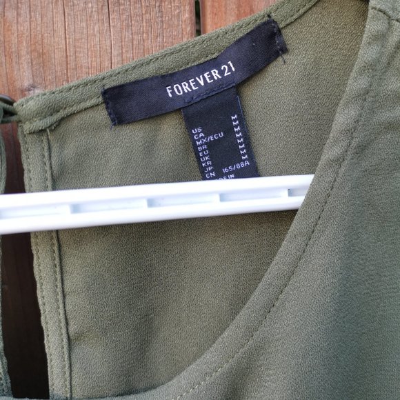 Forever21 Women short sleeve shirt with tie in front - Size M - Picture 2 of 3